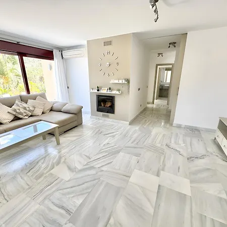 With Private Pool אסטפונה