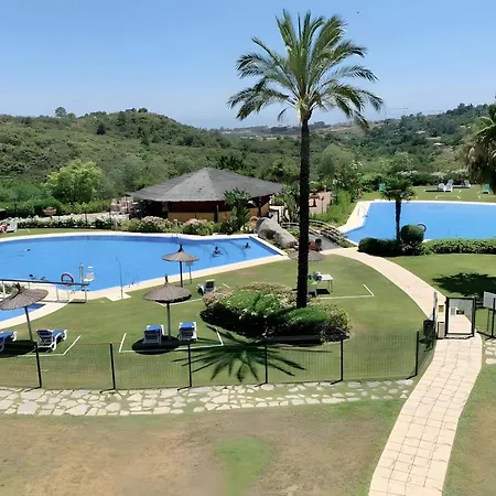 With Private Pool Vakantiehuis Estepona